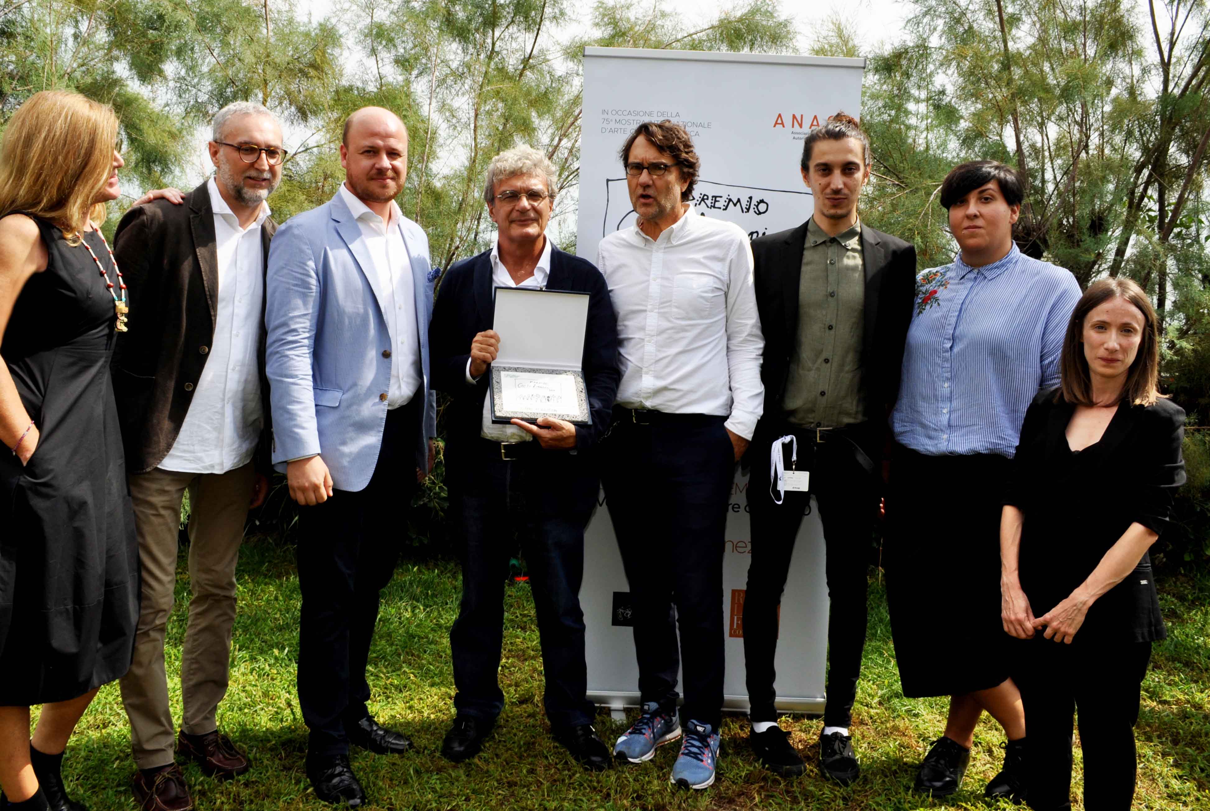 da sx: Flaminia Lizzani, Alberto Buonfigli,Giacomo Caldarelli, Mario Martone, Francesco Ranieri Martinotti,
Ivan Frenguelli, Roberta Gialotti e Valentina Marinelli da sx: Flaminia Lizzani, Alberto Buonfigli,Giacomo Caldarelli, Mario Martone, Francesco Ranieri Martinotti, Ivan Frenguelli, Roberta Gialotti e Valentina Marinelli