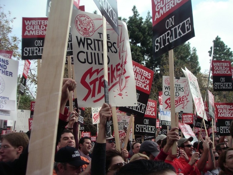 Writers_raise_signs_at_wga_rally